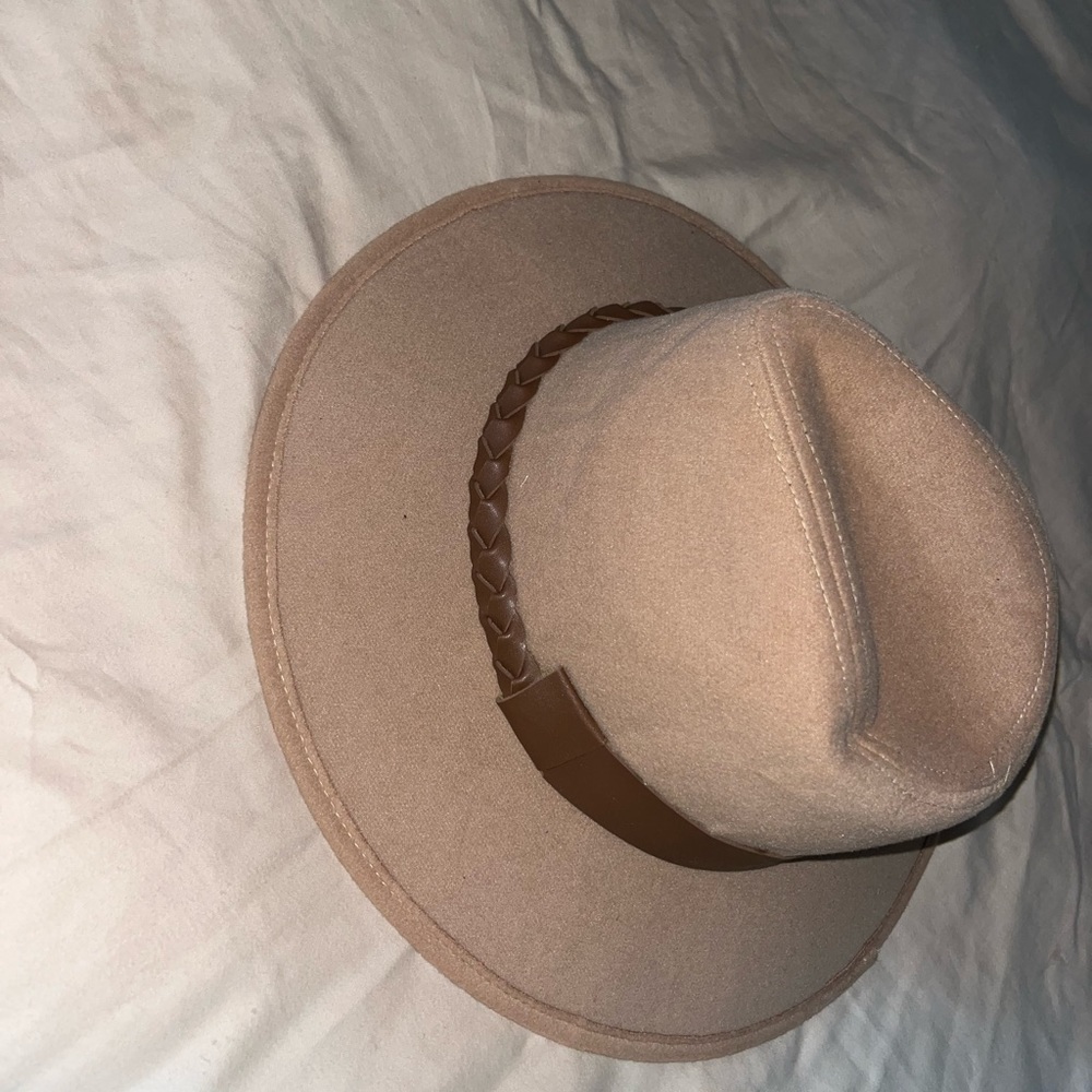 beige guess womens hat never worn